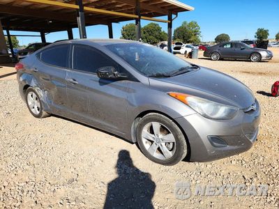 Czwarte zdjęcie samochodu z boku: 2013 HYUNDAI ELANTRA GLS VIN:5NPDH4AE1DH304684 - miniatura