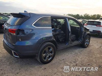 Trzecie zdjęcie samochodu z tyłu: 2018 TOYOTA HIGHLANDER LIMITED PLATINUM VIN:5TDYZRFH2JS258528 - miniatura