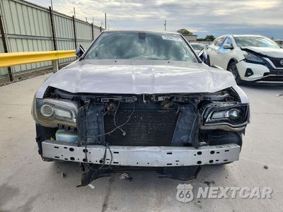 Piąte zdjęcie samochodu w środku: 2015 CHRYSLER 300 S VIN:2C3CCABG2FH767104 - miniatura