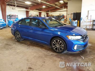 Czwarte zdjęcie samochodu z boku: 2023 VOLKSWAGEN JETTA SPORT VIN:3VWAM7BU8PM026397 - miniatura