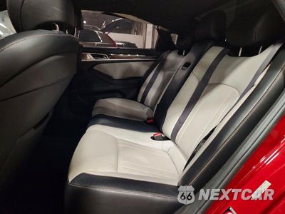 Zdjęcie 10 z 12 samochodu: 2018 GENESIS G80 SPORT VIN:KMHGN4JBXJU219027 - miniatura