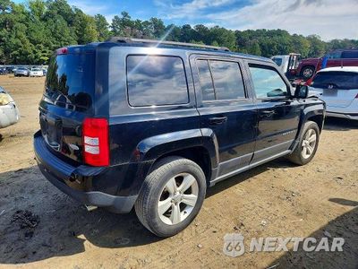 Trzecie zdjęcie samochodu z tyłu: 2016 JEEP PATRIOT LATITUDE VIN:1C4NJRFB2GD581164 - miniatura