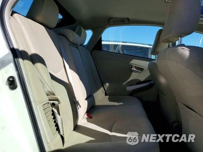 Zdjęcie 10 z 12 samochodu: 2013 TOYOTA PRIUS THREE VIN:JTDKN3DU8D1685910 - miniatura