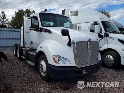 Czwarte zdjęcie samochodu z boku: 2019 KENWORTH CONSTRUCTI - SEMI TRUCK VIN:1XKYD49X3KJ296969 - miniatura