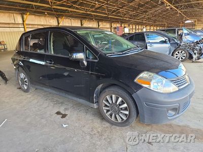 Czwarte zdjęcie samochodu z boku: 2008 NISSAN VERSA 1.8 S VIN:3N1BC13E88L427196 - miniatura