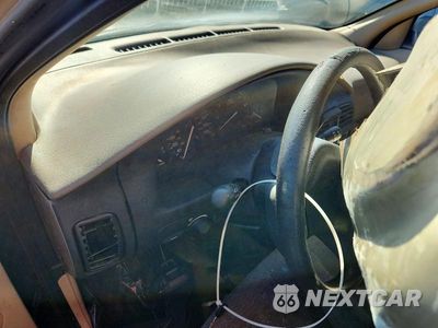 Zdjęcie 9 z 12 samochodu: 2000 SATURN SL2 VIN:1G8ZK5271YZ148796 - miniatura
