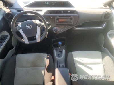 Zdjęcie 8 z 12 samochodu: 2014 TOYOTA PRIUS C TWO VIN:JTDKDTB32E1065181 - miniatura