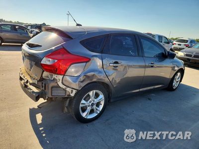 Trzecie zdjęcie samochodu z tyłu: 2014 FORD FOCUS SE VIN:1FADP3K2XEL317700 - miniatura