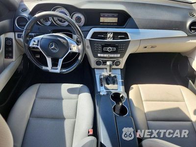 Zdjęcie 8 z 12 samochodu: 2013 MERCEDES-BENZ C 250 VIN:WDDGF4HB2DA830253 - miniatura