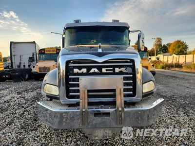 Piąte zdjęcie samochodu w środku: 2014 MACK GU800 TRUCK CAB AND CHASSIS VIN:1M2AX16CXEM025796 - miniatura