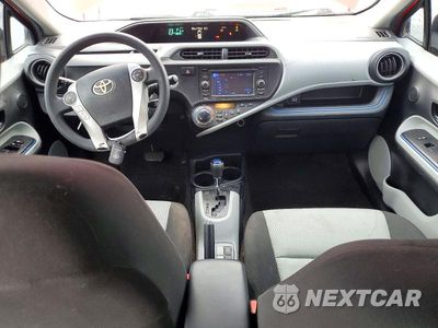 Zdjęcie 8 z 13 samochodu: 2012 TOYOTA PRIUS C THREE VIN:JTDKDTB32C1508541 - miniatura