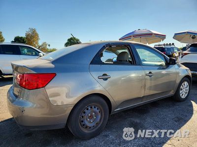 Trzecie zdjęcie samochodu z tyłu: 2010 KIA FORTE EX VIN:KNAFU4A20A5053983 - miniatura