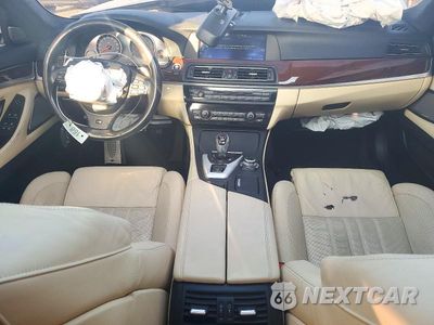 Zdjęcie 8 z 12 samochodu: 2013 BMW M5 VIN:WBSFV9C5XDC773370 - miniatura