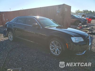 Czwarte zdjęcie samochodu z boku: 2019 CHRYSLER 300 TOURING VIN:2C3CCAAG4KH715663 - miniatura