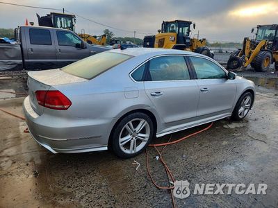 Trzecie zdjęcie samochodu z tyłu: 2015 VOLKSWAGEN PASSAT SEL VIN:1VWCM7A30FC033183 - miniatura