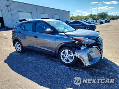 Czwarte zdjęcie samochodu z boku: 2021 NISSAN KICKS S VIN:3N1CP5BV0ML556125 - miniatura