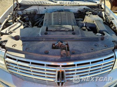 Zdjęcie 11 z 12 samochodu: 2010 LINCOLN NAVIGATOR VIN:5LMJJ2J52AEJ09970 - miniatura