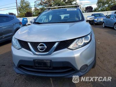 Piąte zdjęcie samochodu w środku: 2017 NISSAN ROGUE SPORT SV VIN:JN1BJ1CR3HW133093 - miniatura