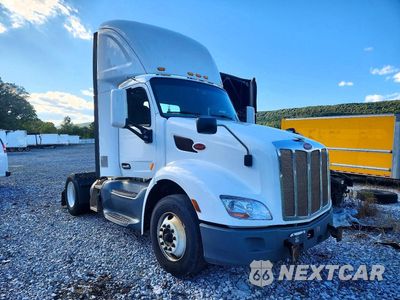 Czwarte zdjęcie samochodu z boku: 2020 PETERBILT 579 SEMI TRUCK VIN:1XPBA48XXLD685747 - miniatura