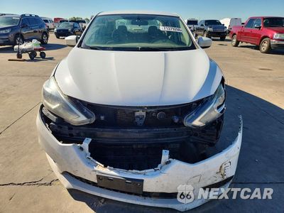 Piąte zdjęcie samochodu w środku: 2018 NISSAN SENTRA S VIN:3N1AB7AP2JY218017 - miniatura