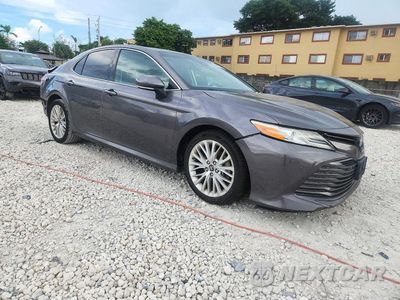 Czwarte zdjęcie samochodu z boku: 2018 TOYOTA CAMRY XLE VIN:4T1B11HK8JU014056 - miniatura