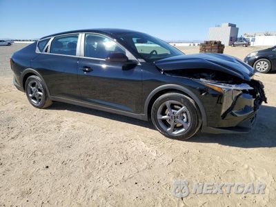 Czwarte zdjęcie samochodu z boku: 2026 KIA K4 LXS VIN:3KPFT4DE0TE410873 - miniatura