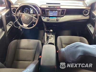 Zdjęcie 8 z 13 samochodu: 2017 TOYOTA RAV4 XLE VIN:JTMRFREV5HJ165112 - miniatura