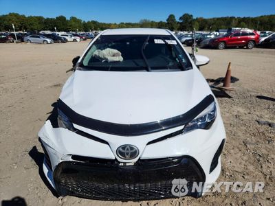 Piąte zdjęcie samochodu w środku: 2018 TOYOTA COROLLA SE VIN:5YFBURHE1JP760771 - miniatura