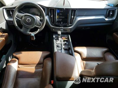 Zdjęcie 8 z 12 samochodu: 2019 VOLVO XC60 T5 MOMENTUM VIN:LYV102DK8KB197422 - miniatura