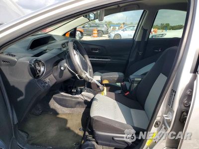 Zdjęcie 7 z 13 samochodu: 2017 TOYOTA PRIUS C TWO VIN:JTDKDTB36H1594833 - miniatura