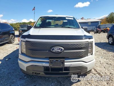 Piąte zdjęcie samochodu w środku: 2024 FORD F150 LIGHTNING XLT VIN:1FT6W3L75RWG02518 - miniatura