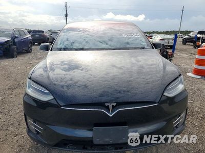 Piąte zdjęcie samochodu w środku: 2018 TESLA MODEL X VIN:5YJXCBE29JF136366 - miniatura