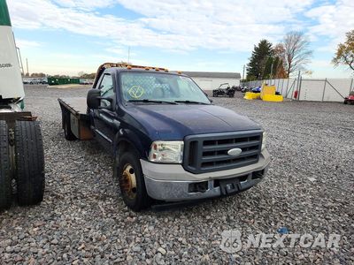 Czwarte zdjęcie samochodu z boku: 2005 FORD F350 SUPER DUTY VIN:1FDWF36515EA62042 - miniatura