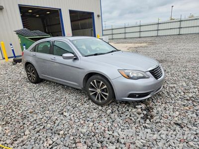 Czwarte zdjęcie samochodu z boku: 2013 CHRYSLER 200 LIMITED VIN:1C3CCBCG7DN737928 - miniatura