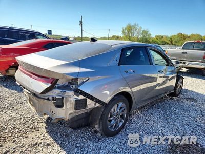 Trzecie zdjęcie samochodu z tyłu: 2024 HYUNDAI ELANTRA SEL VIN:KMHLM4DG7RU663907 - miniatura