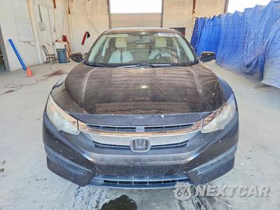Piąte zdjęcie samochodu w środku: 2018 HONDA CIVIC LX VIN:19XFC2F57JE002563 - miniatura