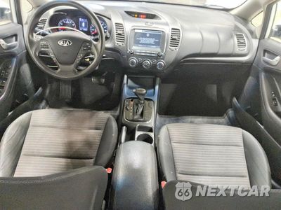 Zdjęcie 8 z 12 samochodu: 2018 KIA FORTE LX VIN:3KPFL4A77JE210639 - miniatura