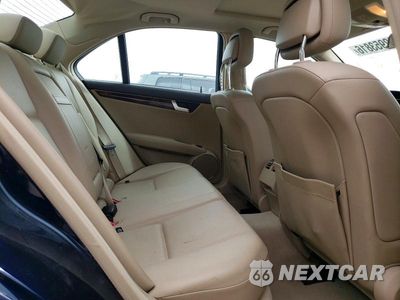 Zdjęcie 10 z 13 samochodu: 2014 MERCEDES-BENZ C 250 VIN:WDDGF4HB2EA927955 - miniatura