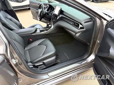 Piąte zdjęcie samochodu w środku: 2024 TOYOTA CAMRY HYBRID SE VIN:4T1S31AK7RU073051 - miniatura