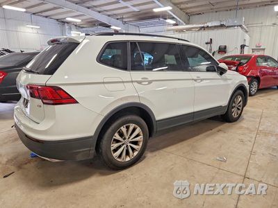 Trzecie zdjęcie samochodu z tyłu: 2018 VOLKSWAGEN TIGUAN S VIN:3VV1B7AX0JM017092 - miniatura