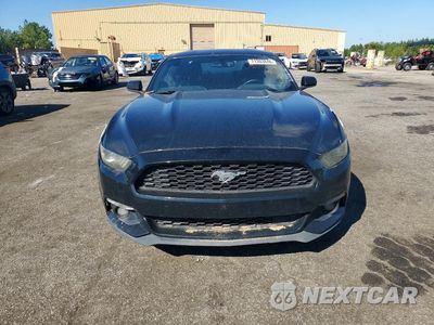 Piąte zdjęcie samochodu w środku: 2017 FORD MUSTANG VIN:1FA6P8TH2H5227412 - miniatura