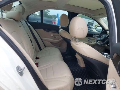 Zdjęcie 10 z 12 samochodu: 2015 MERCEDES-BENZ C 300 4MATIC VIN:55SWF4KB4FU082046 - miniatura