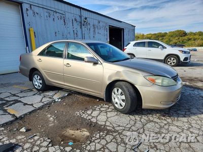 Czwarte zdjęcie samochodu z boku: 2002 TOYOTA CAMRY LE VIN:4T1BE32KX2U047568 - miniatura