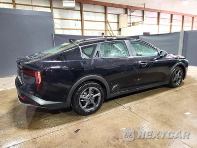 Trzecie zdjęcie samochodu z tyłu: 2026 KIA K4 LXS VIN:3KPFT4DE7TE297178 - miniatura