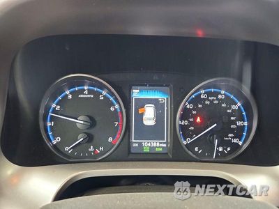 Zdjęcie 9 z 12 samochodu: 2018 TOYOTA RAV4 XLE VIN:JTMRFREV2JD223567 - miniatura
