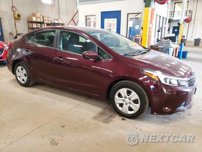 Czwarte zdjęcie samochodu z boku: 2017 KIA FORTE LX VIN:3KPFK4A7XHE121239 - miniatura