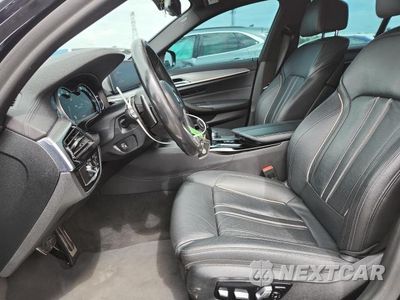 Zdjęcie 7 z 13 samochodu: 2019 BMW M550XI VIN:WBAJB9C52KB464549 - miniatura