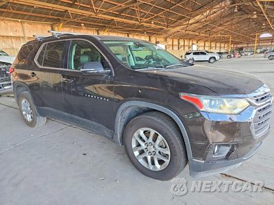 Czwarte zdjęcie samochodu z boku: 2019 CHEVROLET TRAVERSE LT VIN:1GNERGKW9KJ113732 - miniatura