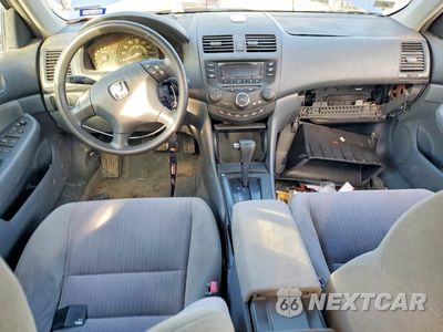 Zdjęcie 8 z 12 samochodu: 2003 HONDA ACCORD LX VIN:1HGCM56383A079921 - miniatura