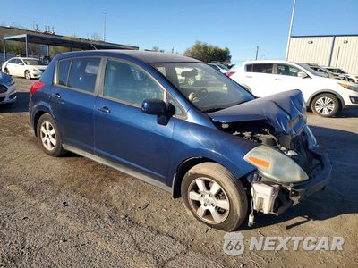 Czwarte zdjęcie samochodu z boku: 2009 NISSAN VERSA 1.8 S VIN:3N1BC13E89L382455 - miniatura